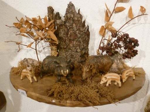 Holzfiguren. Tierfiguren: hier Wildschweine wir haben auch Schafe, Ziegen, Füchse, Marder, Vögel Tauben, Raben uswr