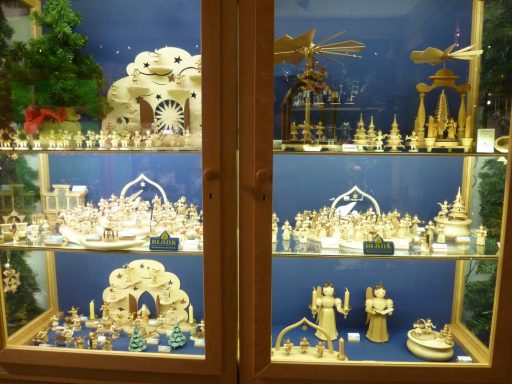 Fa. Blank, Kurzrockengel, Faltenlangrockengel natur.